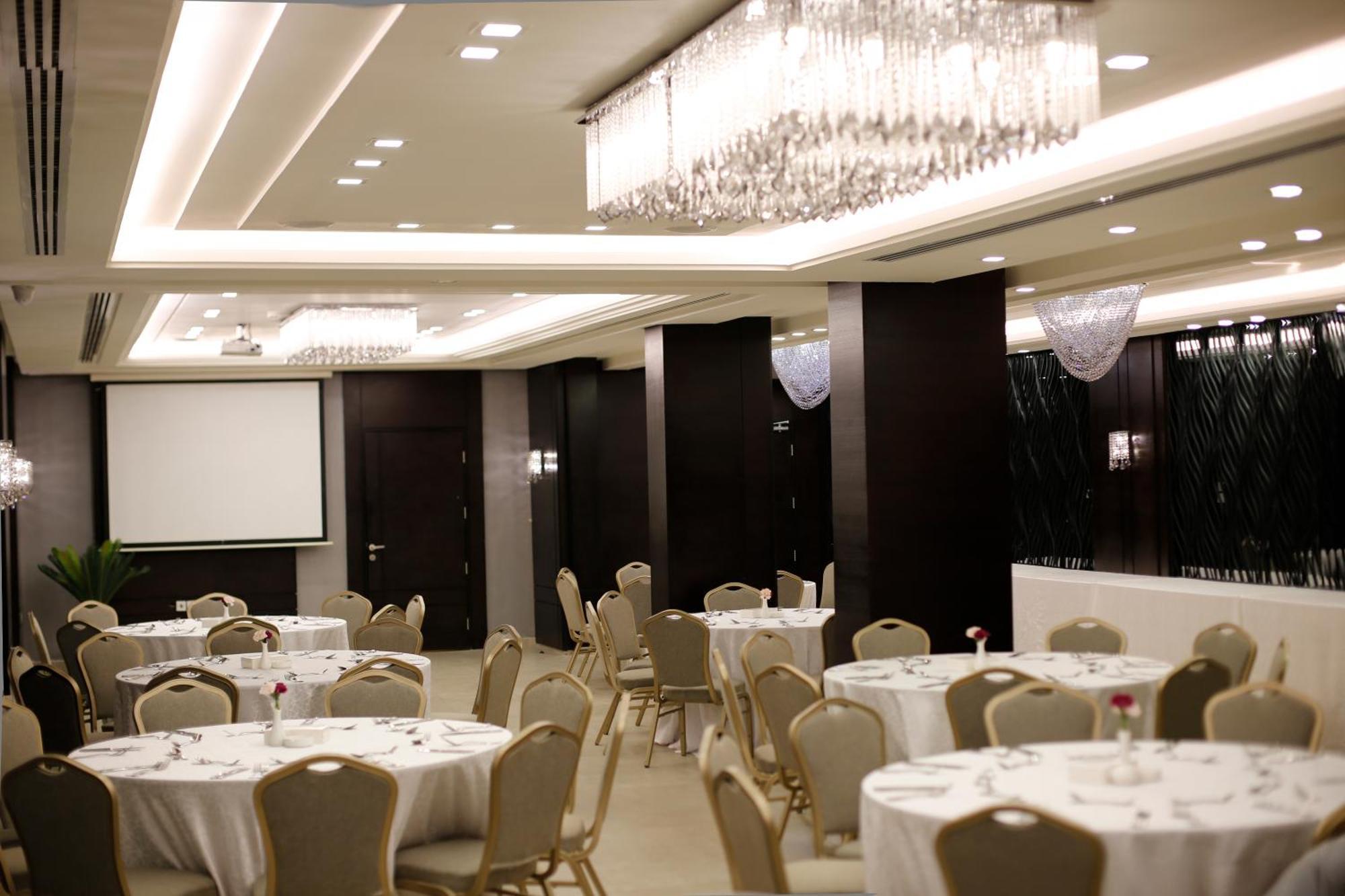 Retaj Hotel Amman Exterior foto